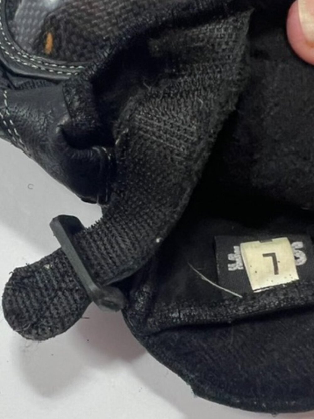 Black vented leather motorcycle gloves with molded composite knuckle armor LRG - Picture 6 of 8
